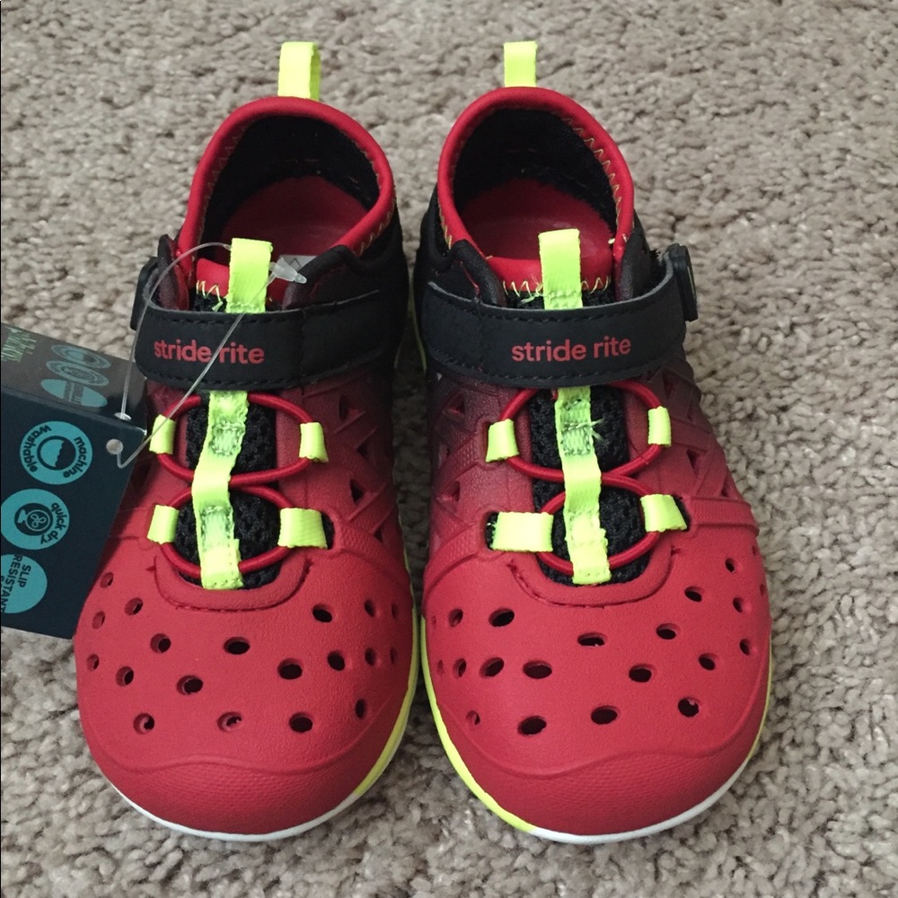 Boys Toddler Size 7T Stride Rite Water Shoes